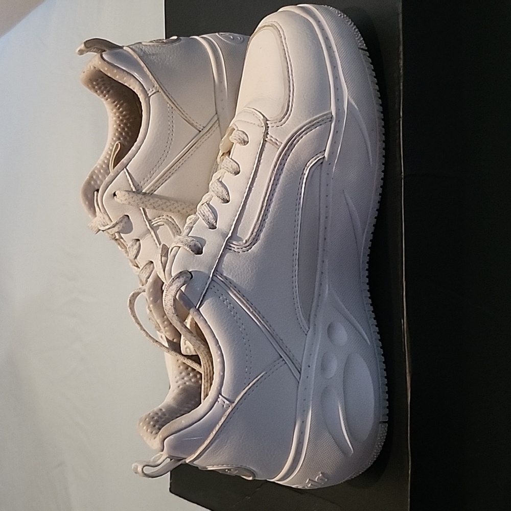 Womens White Chunky Platform Faux Leather Buffalo Sneakers